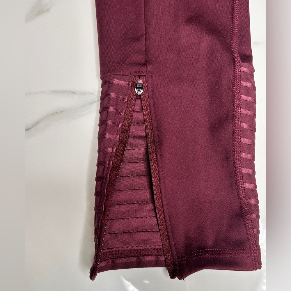 Freely Women’s Leggings, Burgundy /Wine, Large, 7/8 length, Excellent Condition - Picture 8 of 15